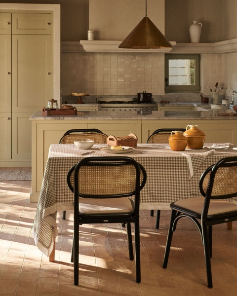 Стул Doriane из цельного вяза с черным лаком и мягким сиденьем от интернет-магазина IDODOM.RU