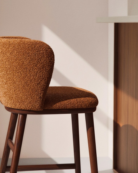 Полубарный стул Ciselia из терракотового шенилла с ножками из ясеня в отделке орех от интернет-магазина IDODOM.RU