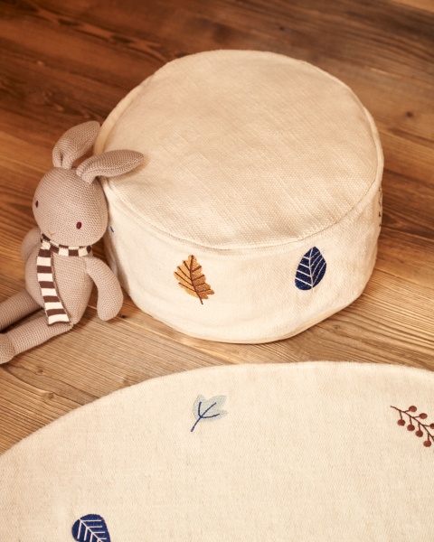 Пуф Yanil из 100% белого хлопка с разноцветной вышивкой Ø 40 см от интернет-магазина IDODOM.RU