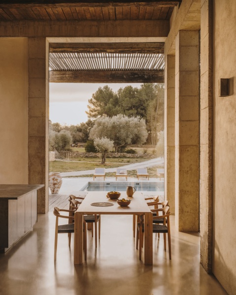 Стол Deyarina с дубовым шпоном и ножками из массива дуба 220 х 110 см от интернет-магазина IDODOM.RU