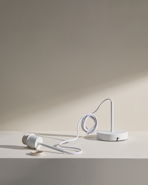 Основание металлического светильника Fluvia белого цвета, 250 см от интернет-магазина IDODOM.RU