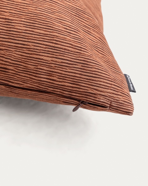 Чехол для подушки Mirca коричневый с фактурой 45 x 45 см от интернет-магазина IDODOM.RU