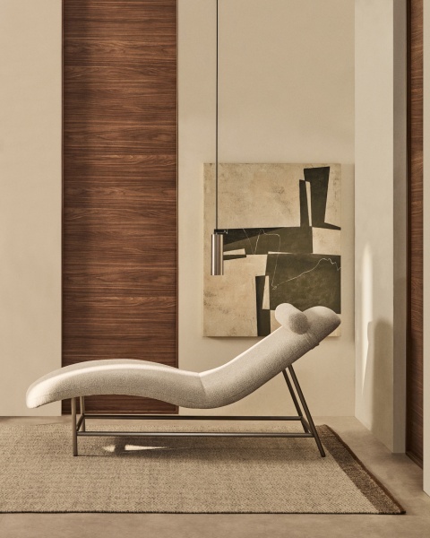 Кушетка Osla из бежевого шенилла с ножками из стали от интернет-магазина IDODOM.RU