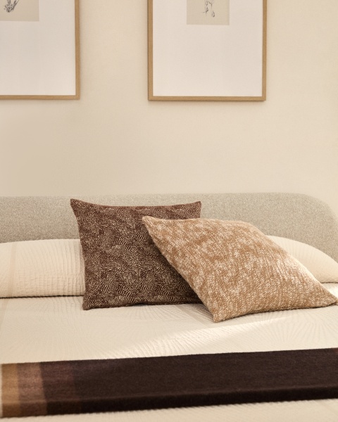 Чехол на подушку Junie из хлопкового жаккарда коричневого и бежевого цвета, 50 x 50 см от интернет-магазина IDODOM.RU
