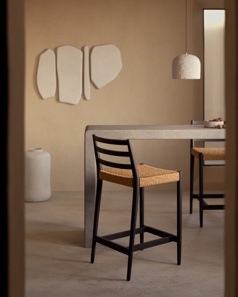 Analy Барный стул из массива дуба с черной отделкой и сиденьем из веревки 70 см от интернет-магазина IDODOM.RU