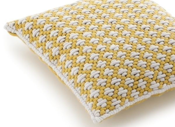 Подушка Silai Yellow - Yellow 50x50 от интернет-магазина IDODOM.RU