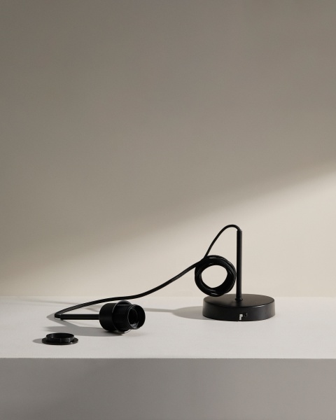 Основание металлического светильника Fluvia черного цвета, 250 см от интернет-магазина IDODOM.RU