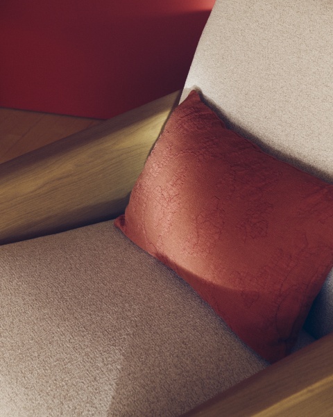 Кресло Amsen бежевое из дубовой фанеры со стальными ножками от интернет-магазина IDODOM.RU