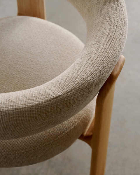 Granite Стул на 3 ножках из бежевого шенилла и массива ясеня в натуральной отделке от интернет-магазина IDODOM.RU