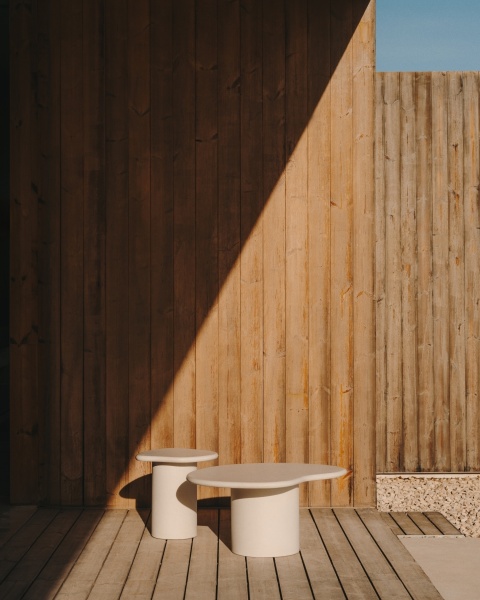 Приставной столик из белого цемента Macarella 48 x 47 см от интернет-магазина IDODOM.RU