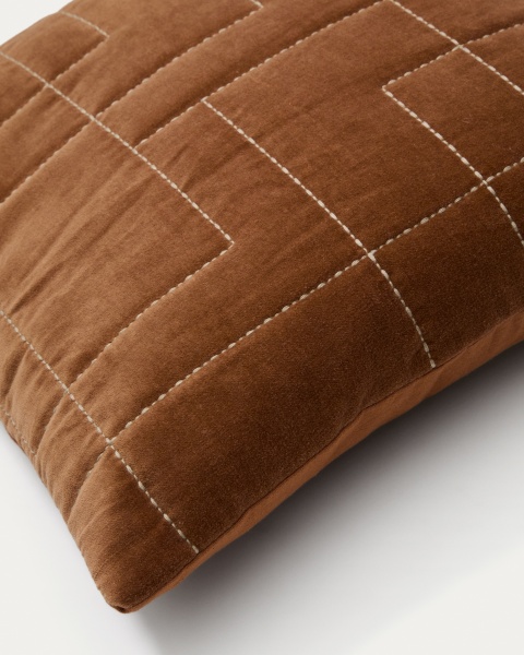 Чехол для подушки Prila из бархатного хлопка терракотового цвета с вышивкой 45 x 45 см от интернет-магазина IDODOM.RU