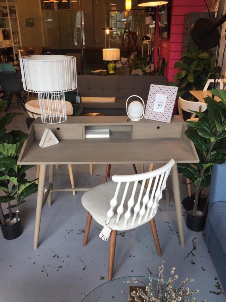 Настольная лампа Linda белая от интернет-магазина IDODOM.RU