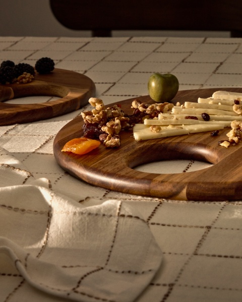 Сервировочная доска Klot среднего размера из акации от интернет-магазина IDODOM.RU