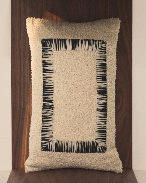 Чехол для подушки Enari хлопковый бежевый с черным 50 x 30 см от интернет-магазина IDODOM.RU