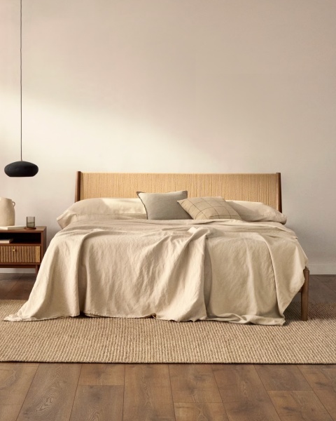 Кровать Elan из шпона и массива ореха со шнуром 180 x 200 от интернет-магазина IDODOM.RU