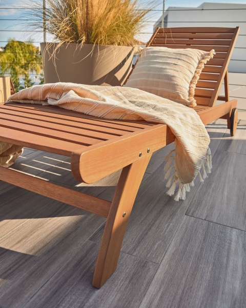 Шезлонг Beila из массива эвкалипта от интернет-магазина IDODOM.RU