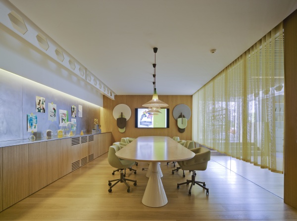 Поворотное офисное кресло на колесиках Magnum от интернет-магазина IDODOM.RU