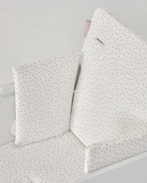 Подушка для стульчика Nuun в розовый горошек 100% органический хлопок (GOTS) от интернет-магазина IDODOM.RU