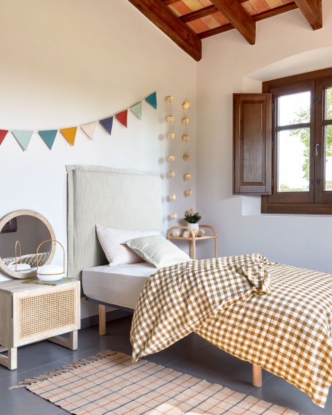 Изголовье из льняной ткани белого цвета Tanit со съемным чехлом 106 x 106 см от интернет-магазина IDODOM.RU