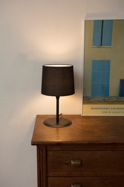 Настольная лампа Gonga черная от интернет-магазина IDODOM.RU