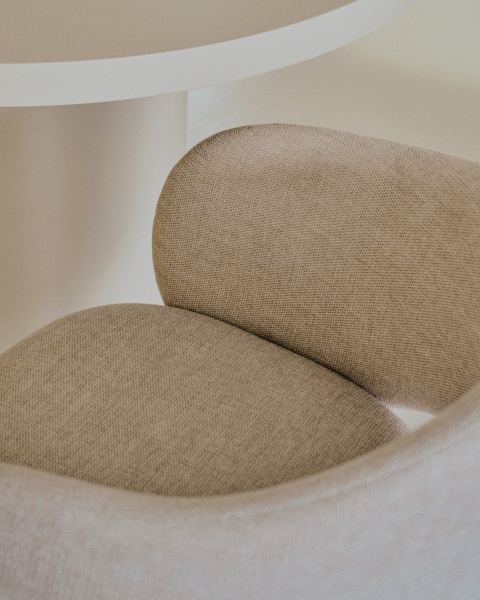 Стол Nealy из лакированного МДФ в отделке экрю, 240 x 100 см от интернет-магазина IDODOM.RU