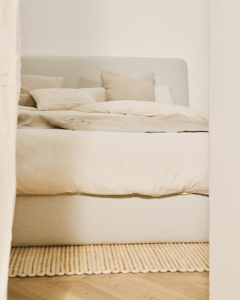 Кровать Martina со съемным чехлом из шенилла цвета экрю 180 x 200 от интернет-магазина IDODOM.RU