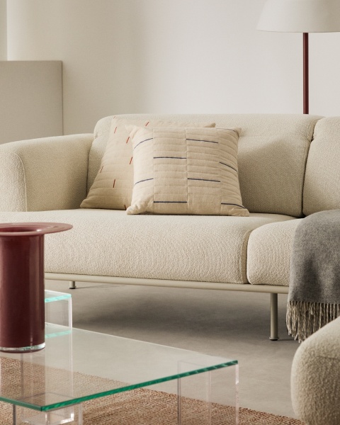 Чехол на подушку Blaina из белого льна с синей вышивкой 45 x 45 см от интернет-магазина IDODOM.RU