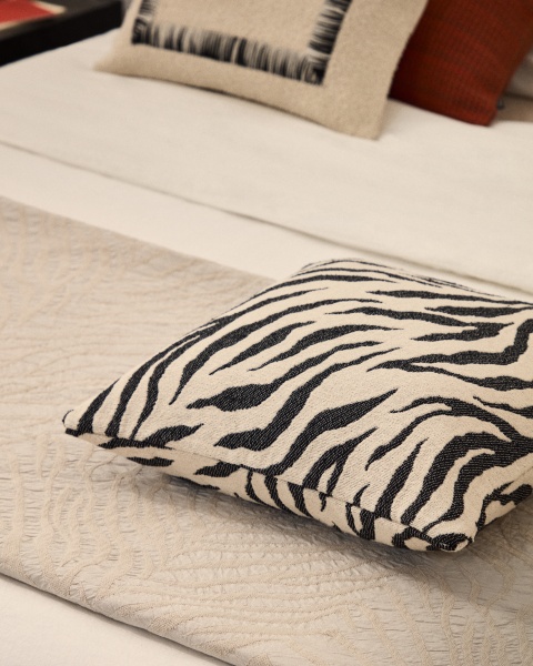 Чехол для подушки Meluni из хлопкового жаккарда с принтом зебры 45 x 45 см от интернет-магазина IDODOM.RU