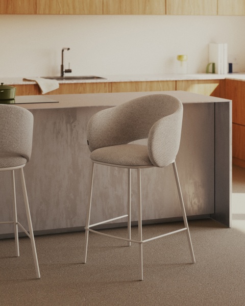 Полубарный стул Maina из бежевой шенилли и ножками в бежевой отделке, 65 см от интернет-магазина IDODOM.RU