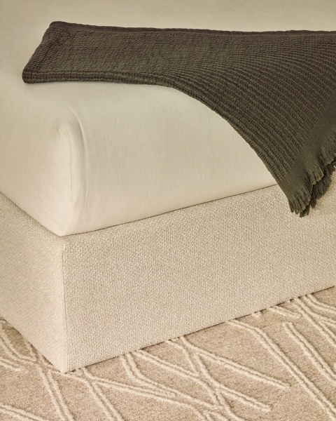 Основание кровати Nelzi из шенилла цвета экрю для матраса 160 x 200 см от интернет-магазина IDODOM.RU