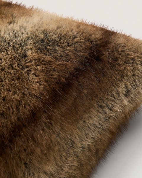 Чехол для подушки Meriel из искусственного меха в полоску 50 x 50 см от интернет-магазина IDODOM.RU