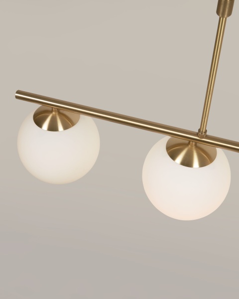 Подвесной светильник Mahala из стали с латунной отделкой и четырьмя сферами из матового стекла от интернет-магазина IDODOM.RU