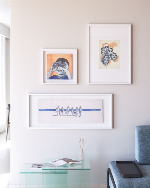 Картина Fedra бело-бежевая с лицами в очках 50 х 70 см от интернет-магазина IDODOM.RU