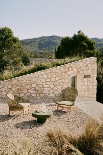 Кресло Olbia с высокой спинкой из искусственного ротанга и массива тика от интернет-магазина IDODOM.RU