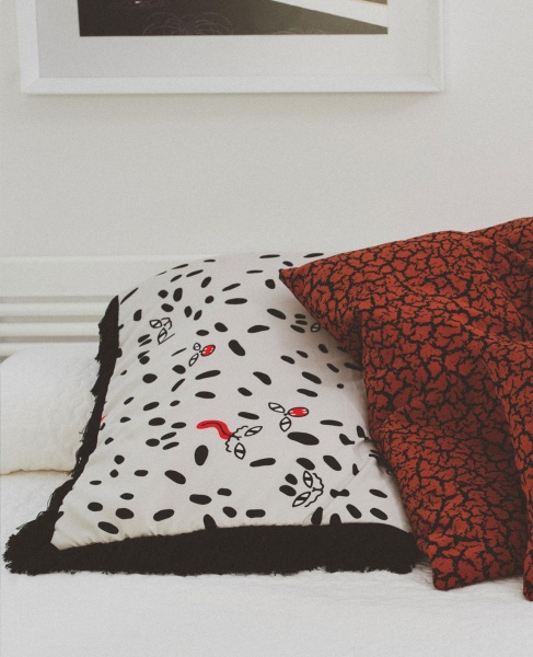 Подушка Flora & Fauna Wild Dots 66*66 от интернет-магазина IDODOM.RU