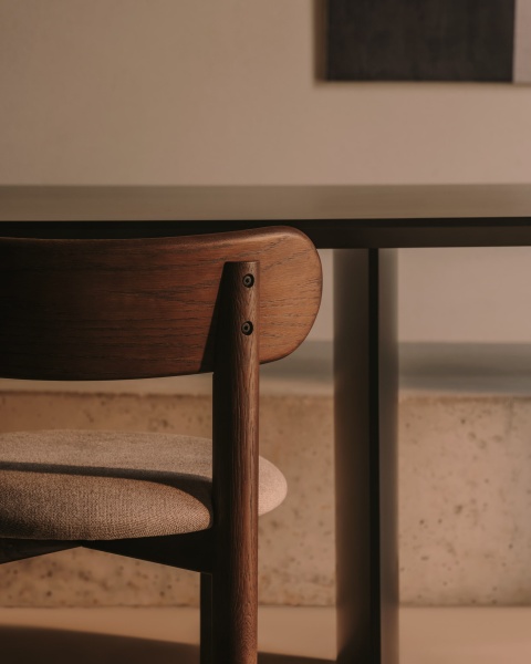 Стул Nebai из коричневой синели с каркасом из массива дуба и отделкой из ореха FSC MIX Credit от интернет-магазина IDODOM.RU