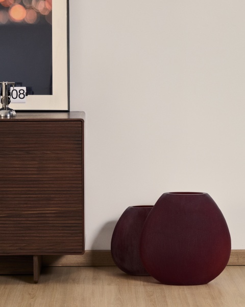 Ваза из бордового стекла Rovena 43,5 см от интернет-магазина IDODOM.RU