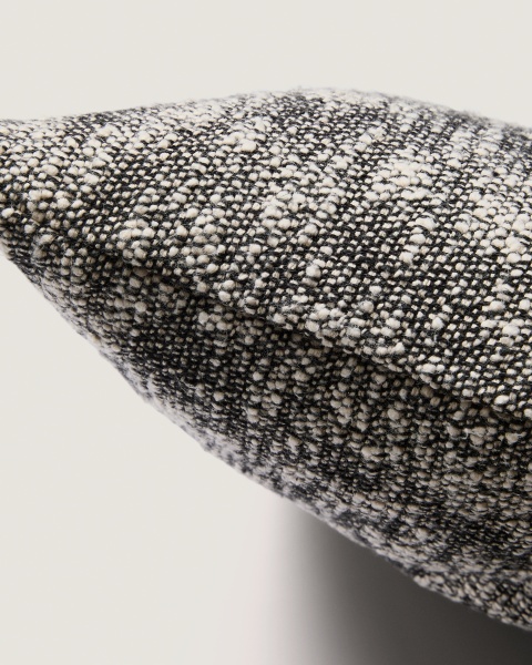 Чехол для подушки Mevia из льна и хлопка бежевого и черного цветов, 50 x 50 см от интернет-магазина IDODOM.RU