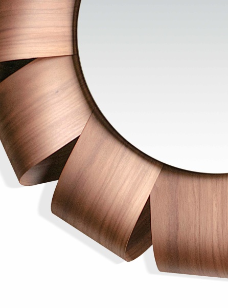 Зеркало Brisa XL в раме из орехового дерева от интернет-магазина IDODOM.RU