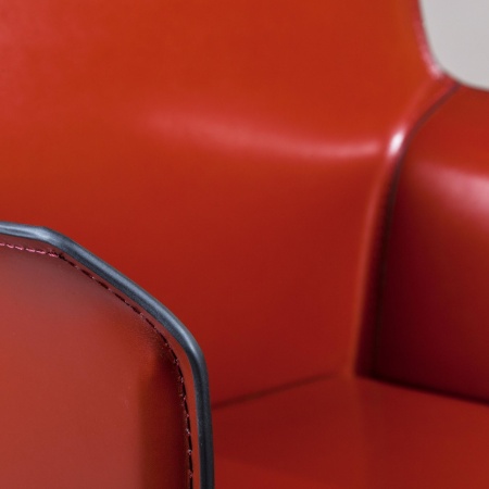 Стул с подлокотниками Barrie, кожа ретро-красный от интернет-магазина IDODOM.RU