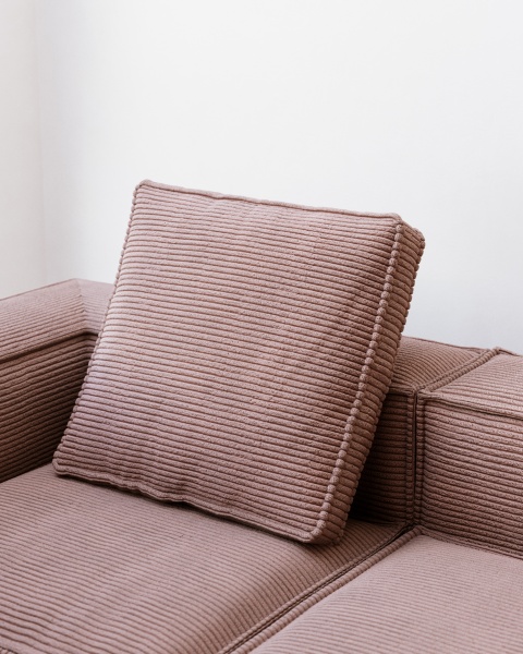 Blok Подушка из розового вельвета с широким швом 60 x 60 см от интернет-магазина IDODOM.RU