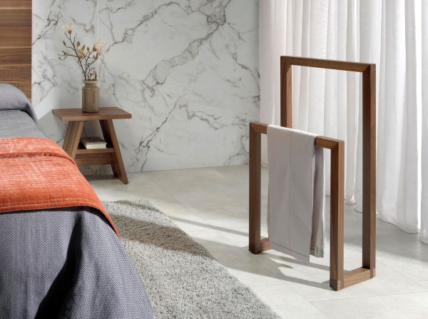 Вешалка для одежды 7104/MI1358 из мореной сосны от интернет-магазина IDODOM.RU