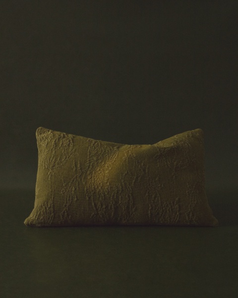 Чехол на подушку Velina из зеленого льняного жаккарда с узором 30 x 50 см от интернет-магазина IDODOM.RU