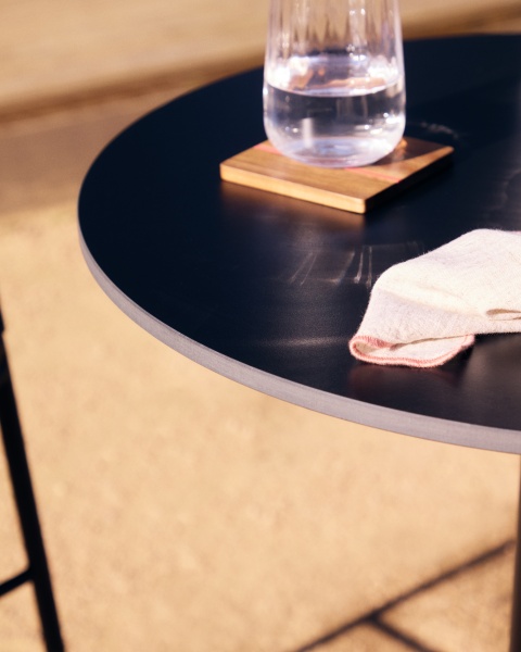 Esilda высокий круглый садовый стол черный с черной металлической основой Ø 60x96 см от интернет-магазина IDODOM.RU