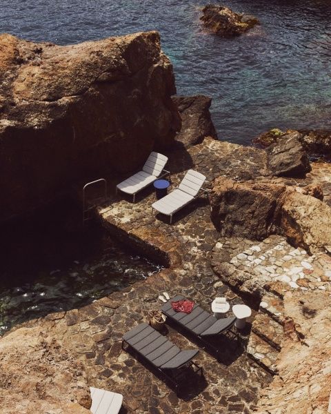 Алюминиевый шезлонг Marcona окрашенный в белый цвет от интернет-магазина IDODOM.RU