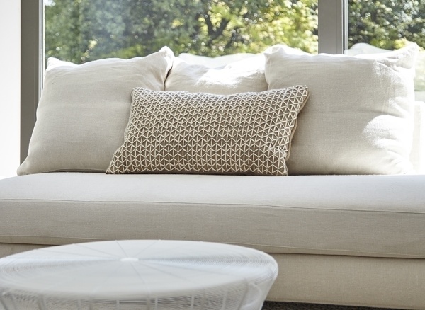 Подушка Raw White 70x40 от интернет-магазина IDODOM.RU