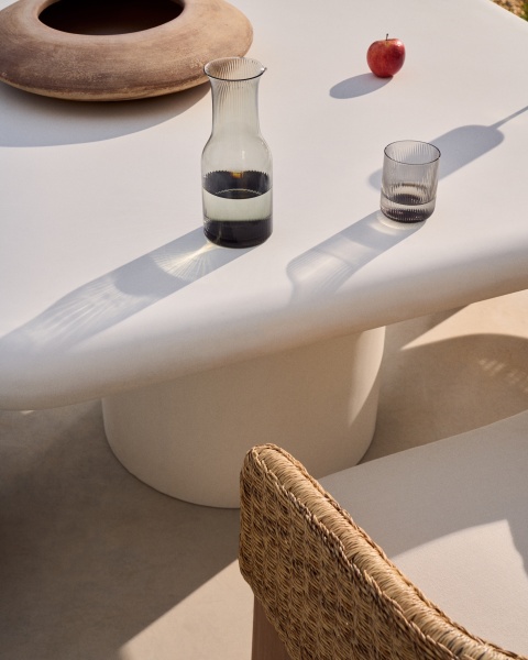 Уличный стол Addaia цемент, белый 135 x 135 см от интернет-магазина IDODOM.RU