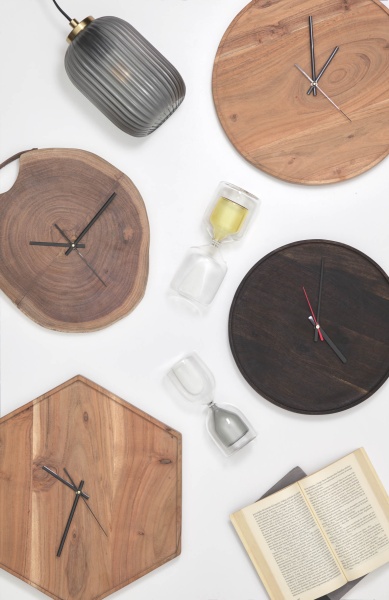 Шестигранные настенные часы Zakie из массива акации с натуральной отделкой, 35 x 35 см от интернет-магазина IDODOM.RU