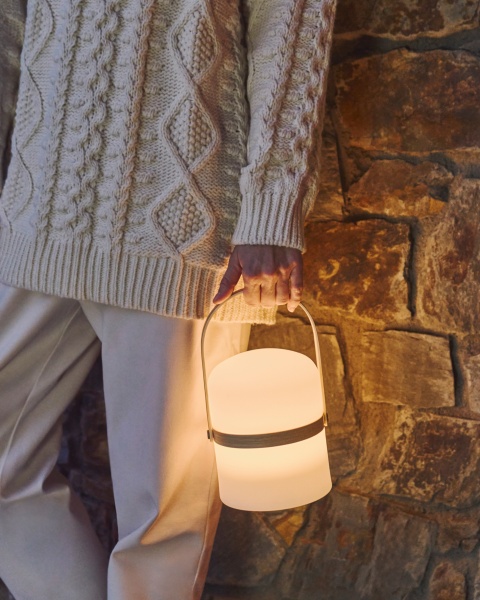 Настольная переносная лампа Lame от интернет-магазина IDODOM.RU