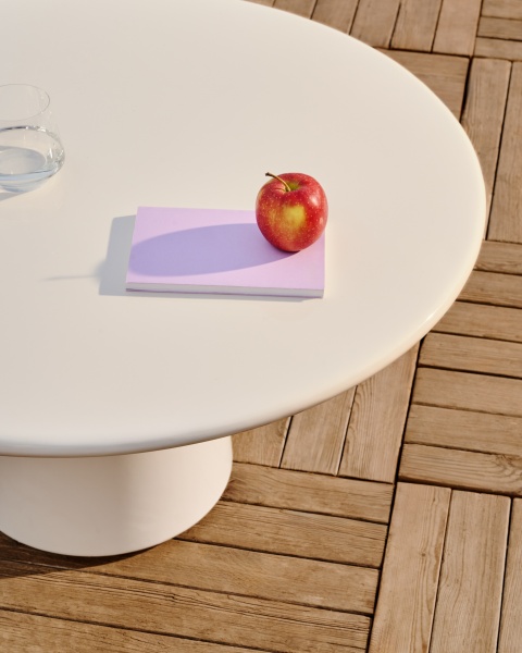 Журнальный столик Albanella из цемента с глянцевой белой отделкой Ø85 см от интернет-магазина IDODOM.RU